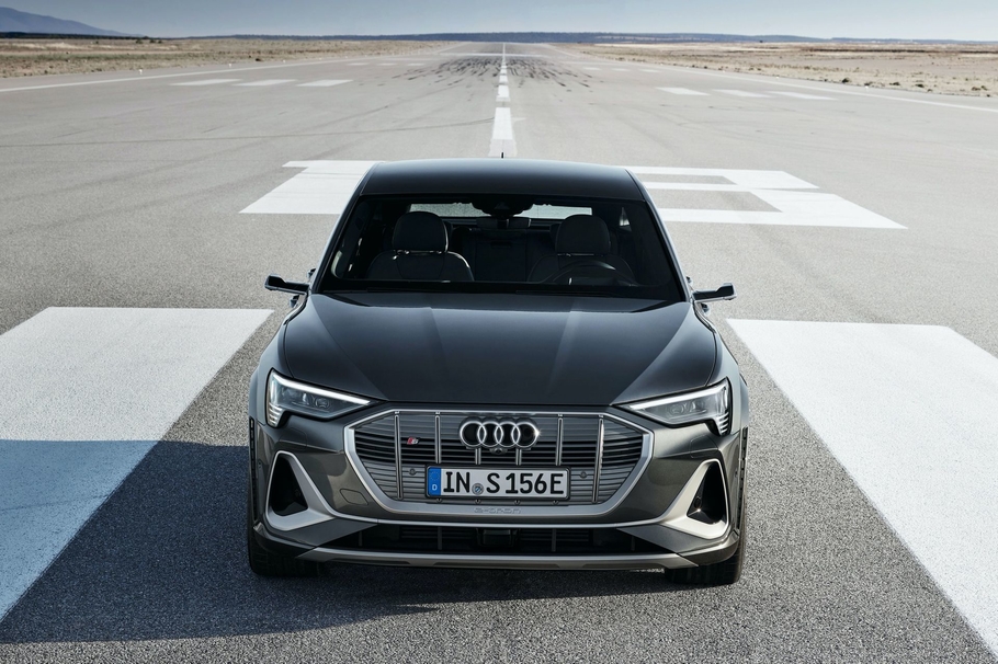 Электрический Audi e tron обзавелся мощной S версией