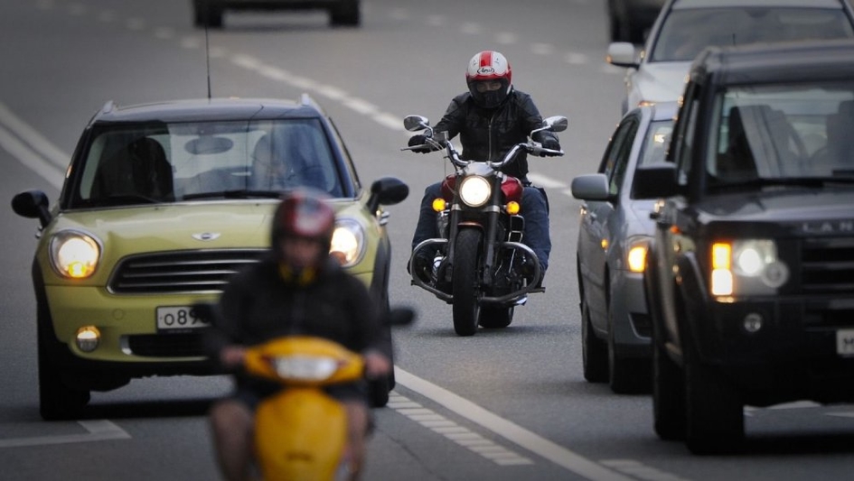 Мотоциклистов могут начать штрафовать за езду между рядами