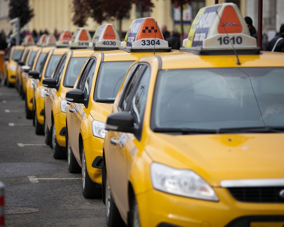 Самоизоляция ударила по кошельку каждого первого таксиста