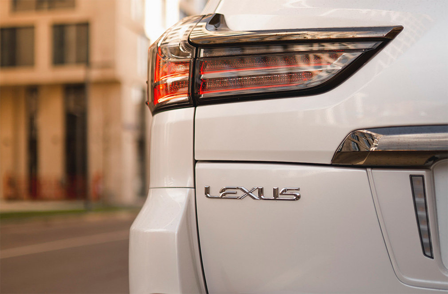 Lexus LX570 особой серии Black Vision появился у дилеров