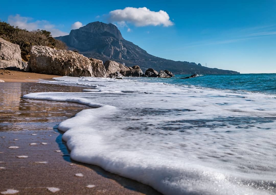 Для тех, кто собирается в Крым: лучшие пляжи, мнение потребителей, цены на путевки