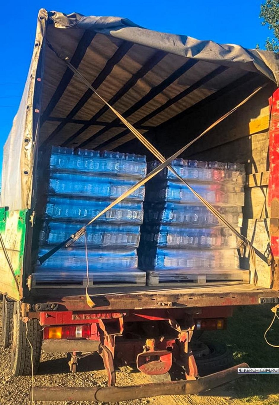 На Крымском мосту остановили грузовик с 9 тоннами не задокументированного пива