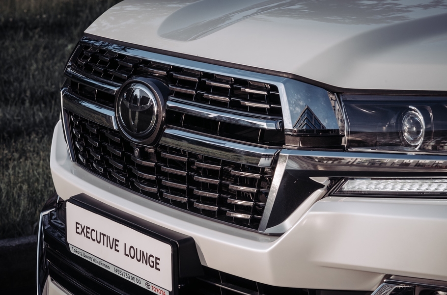 Toyota обновила максимальную версию Land Cruiser 200
