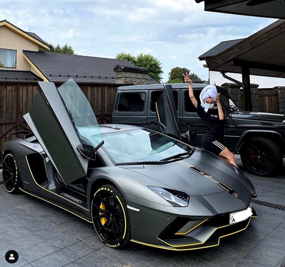 Видеоблогер Настя Ивлеева купила «на свои» Lamborghini Aventador