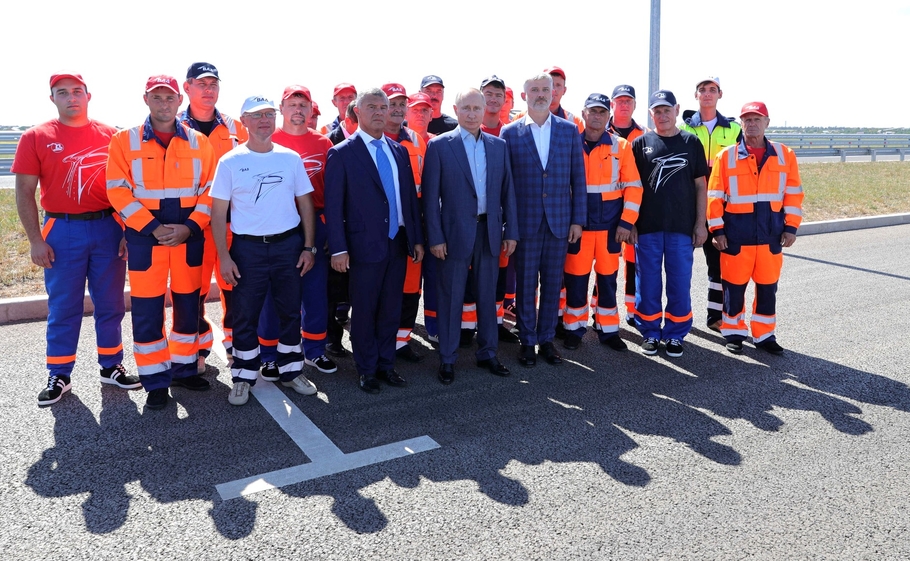 Владимир Путин открыл движение по трассе Таврида