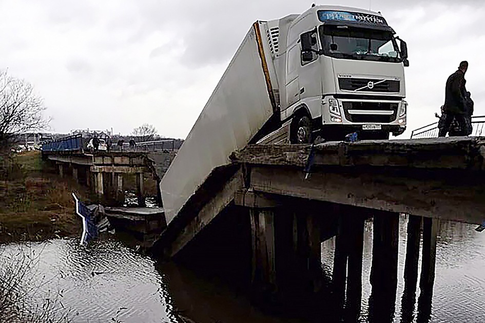 Водителю большегруза, обрушившего мост в Приморье, дали 4 года