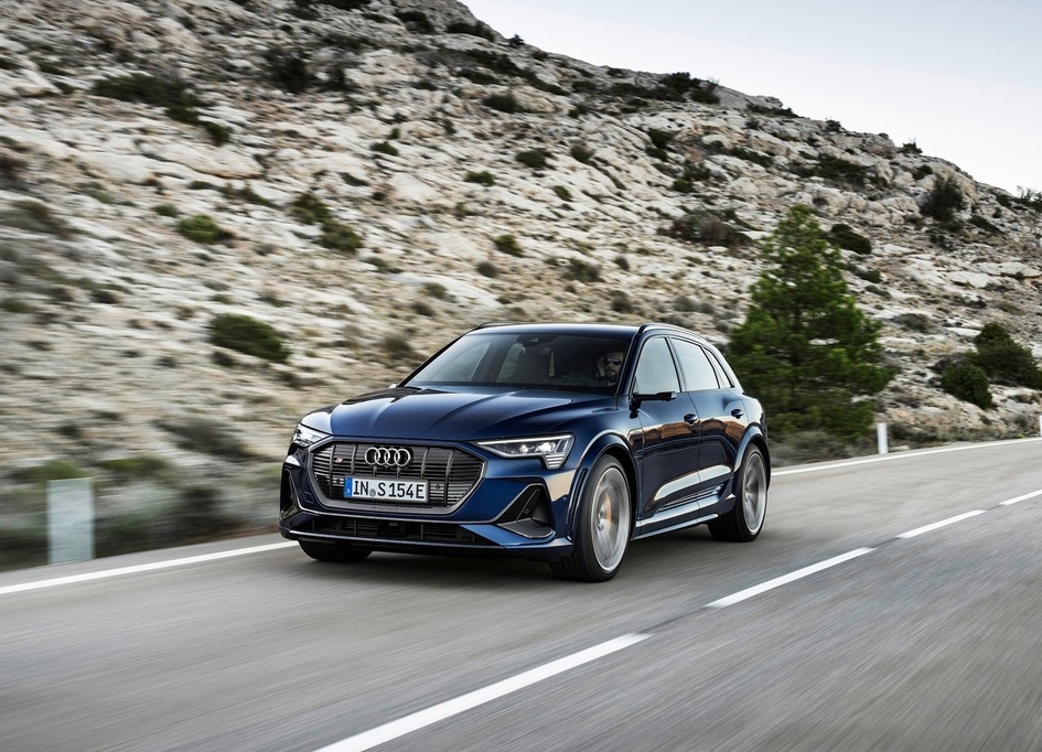 Audi e-tron получил новую базовую комплектацию