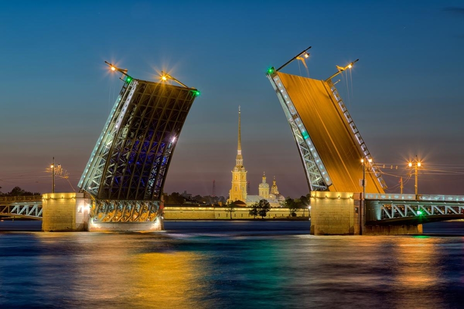 Дворцовый мост разведут под композиции Виктора Цоя
