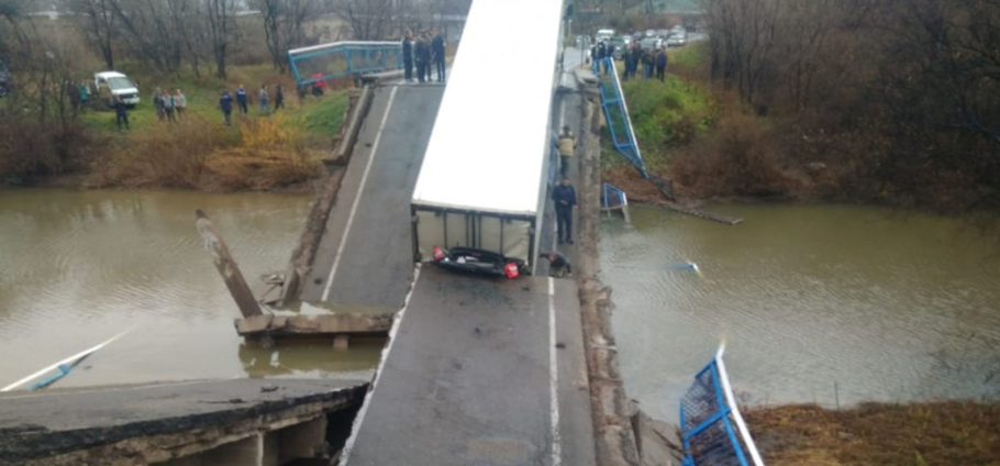 Водителю большегруза обрушившего мост в Приморье дали 4 года