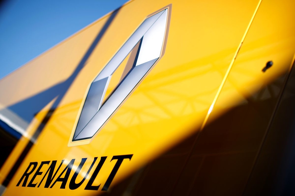 Renault рассказала о выгодных условиях на покупку автомобилей в августе