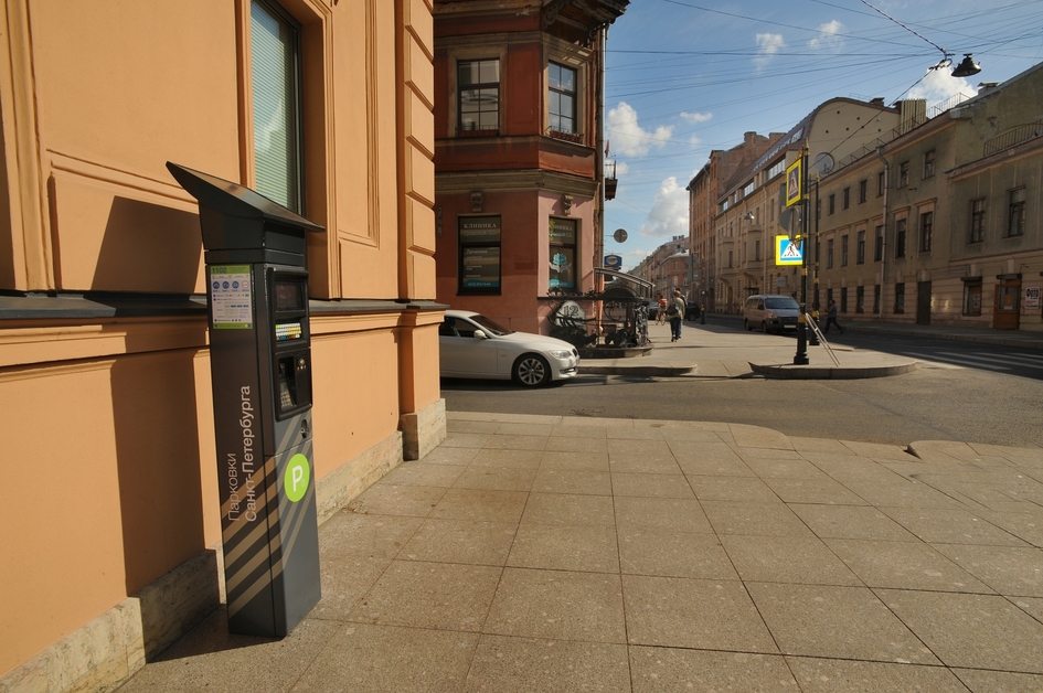В Санкт-Петербурге уже полгода действуют платные парковки о которых автовладельцы не догадывались