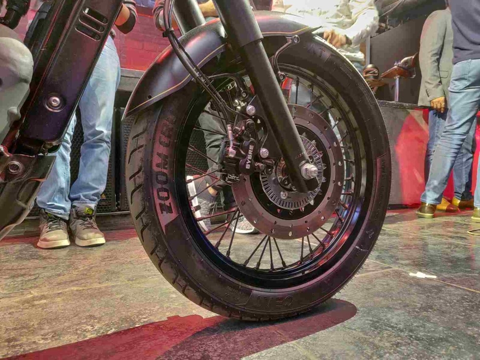 Мотоциклы Jawa Perak «обуют» в индийские шины CEAT Zoom Cruz