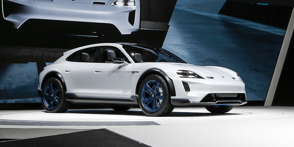 Porsche переносит запуск Taycan Cross Turismo на 2021 год