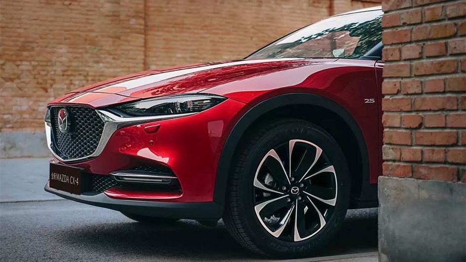 Новый Mazda CX-4 сохраняет титул бестселлера бренда