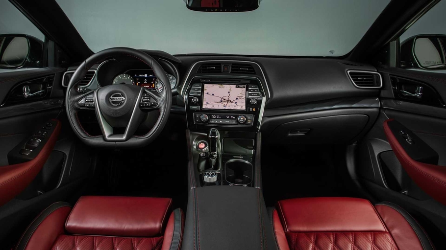 Nissan представил юбилейную спецверсию седана Maxima
