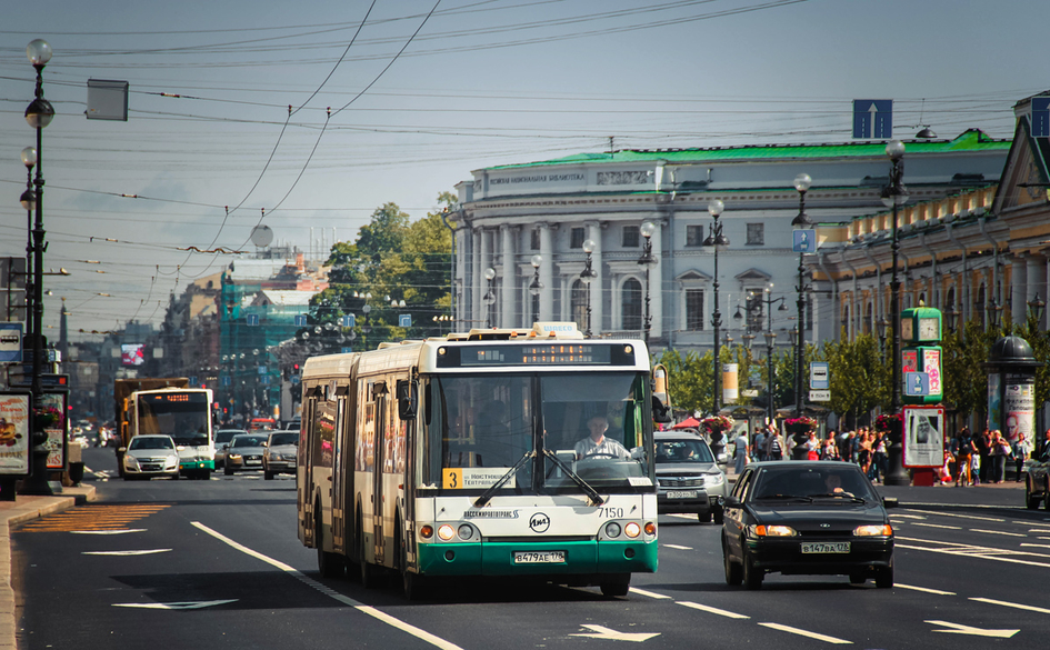 Общественный транспорт в России хотят сделать бесплатным, а дороги - платными