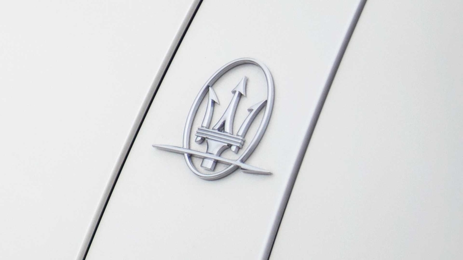 Maserati обновила логотип