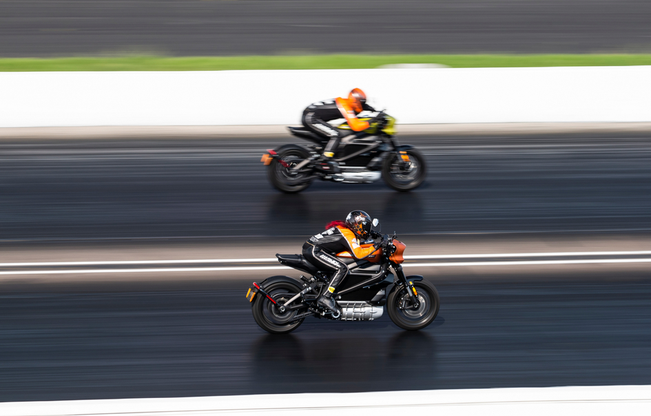Женщина-райдер установила на электрическом Harley-Davidson LiveWire несколько рекордов скорости