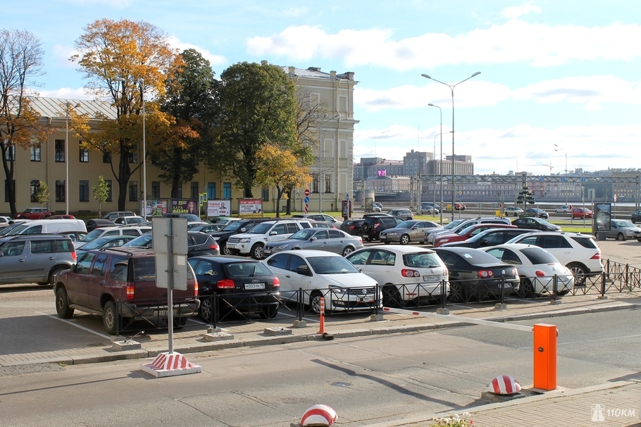 Глас народа о парковках в двух столицах что москвичу батон то петербуржцу булка