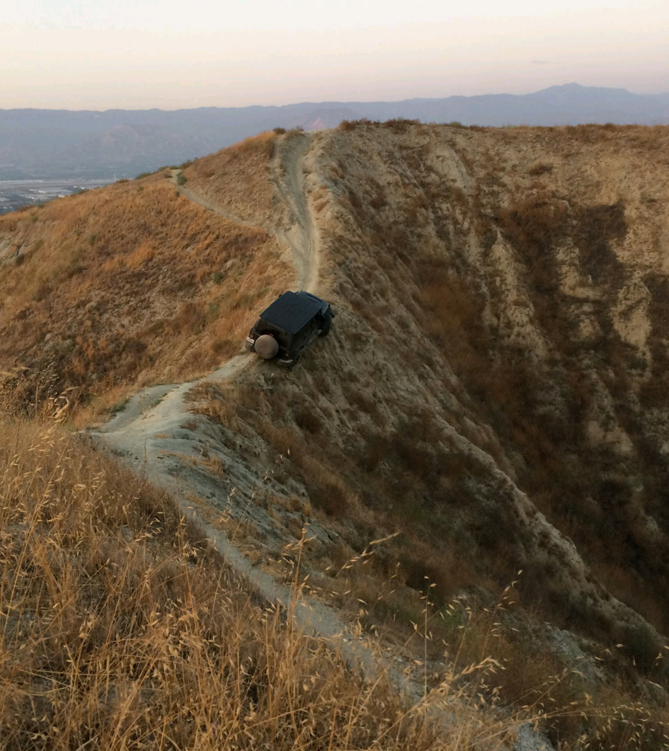 Видео: Энтузиасты спасли Jeep Wrangler, застрявший на горной тропе