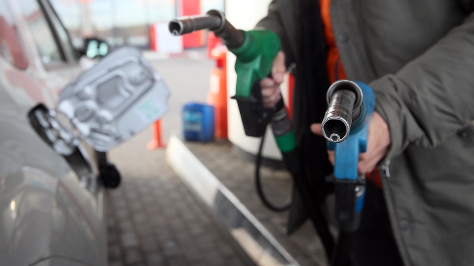 На АЗС запретят торговать неавтомобильным топливом