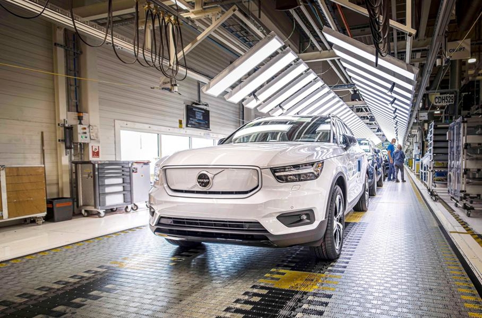 Электрические кроссоверы Volvo распродали до начала производства