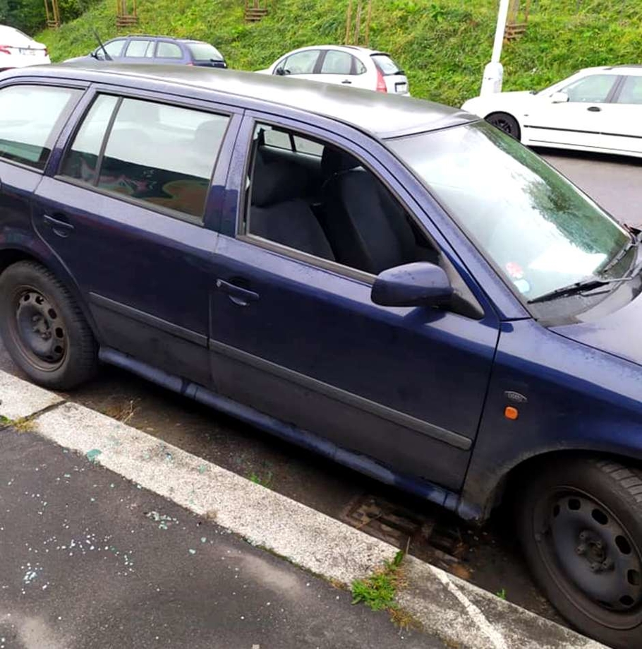 Пражский псих разбивает стекла автомобилей выборочно страдают Volkswagen Škoda и Opel