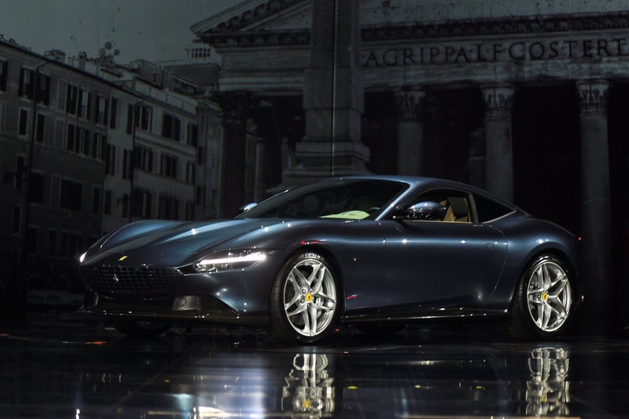 Новый суперкар Ferrari Roma доступен для заказа в России
