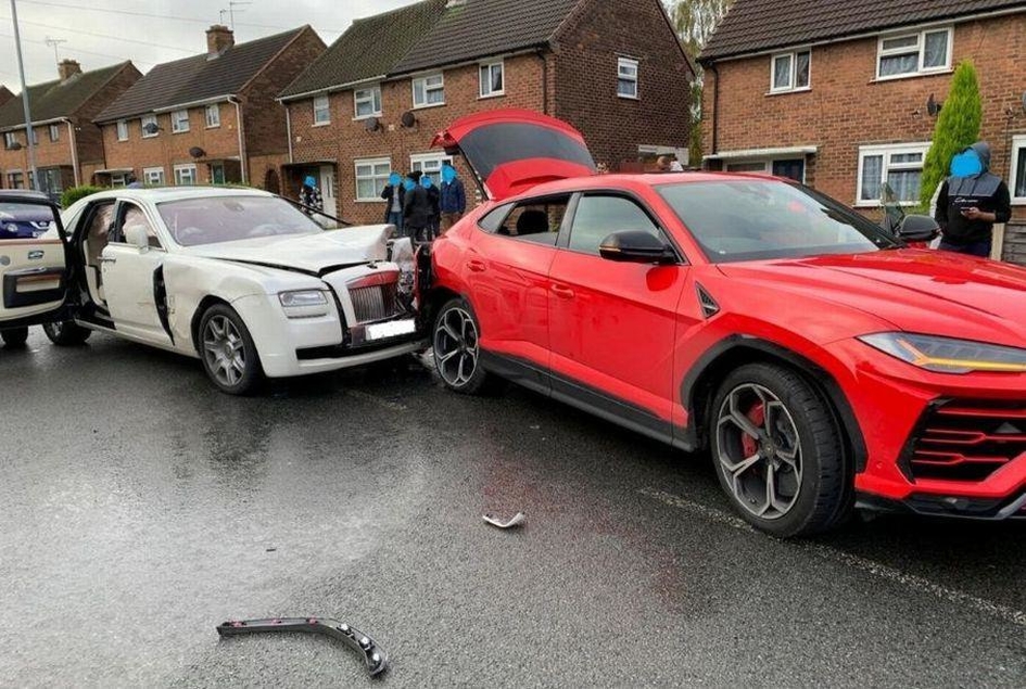 Боль страховщика: Rolls-Royce врезался в Lamborghini