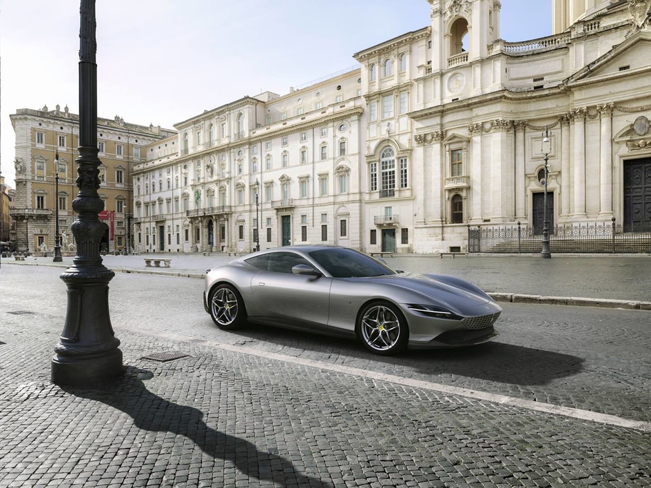 Новый суперкар Ferrari Roma доступен для заказа в России