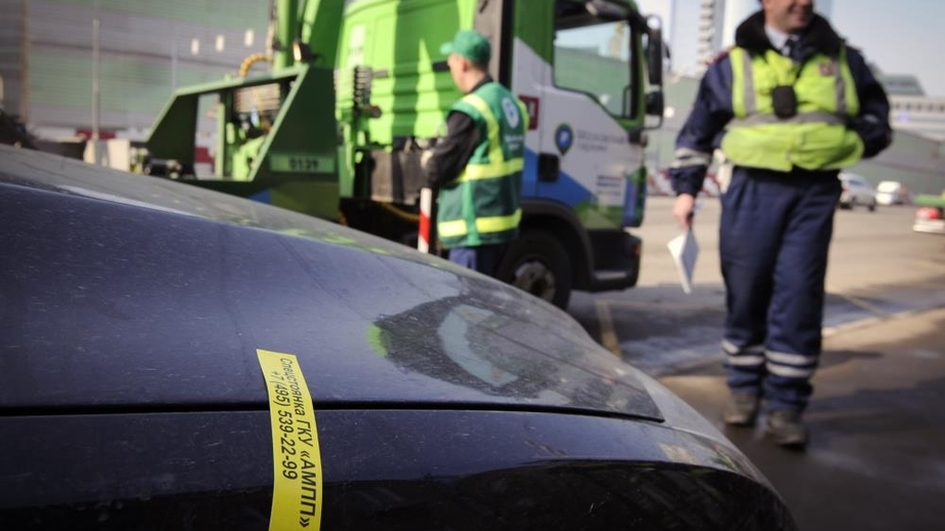 Москвичи активно присоединяются к «демидингу» - флешмобу против неправильно припаркованных дорогих авто