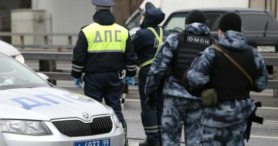 Российские полицейские смогут вскрывать автомобили без владельцев