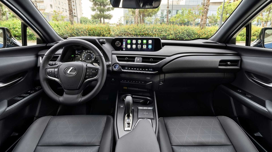 Lexus представил электрический UX 300e для Европы