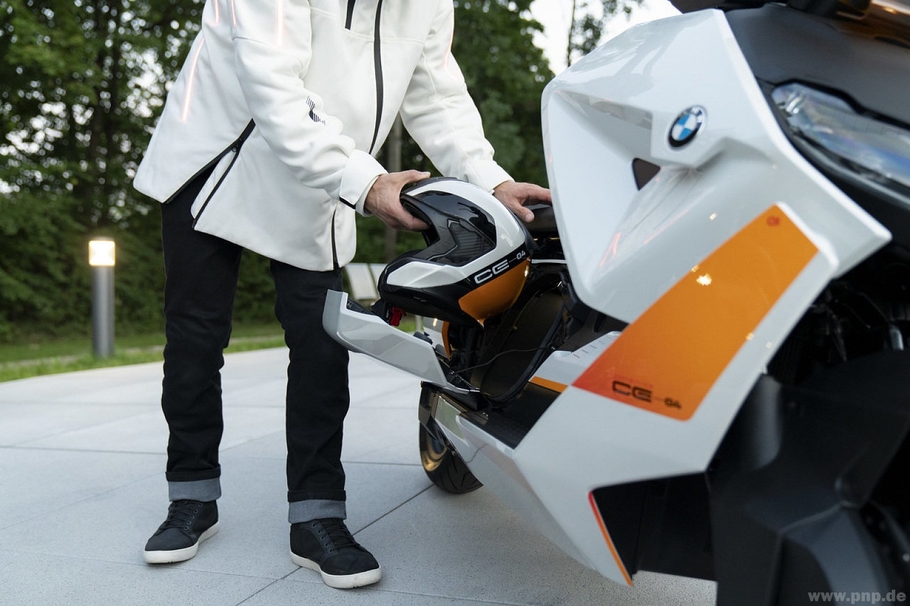 BMW Motorrad представил электрический скутер