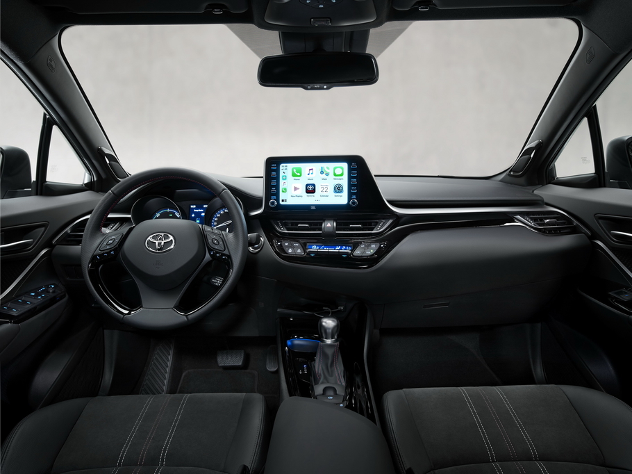 Toyota C HR получила две новые версии