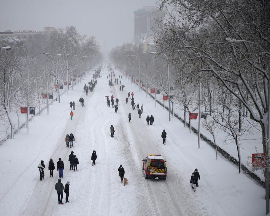 Хаос в Мадриде снегопад застал испанских автомобилистов врасплох