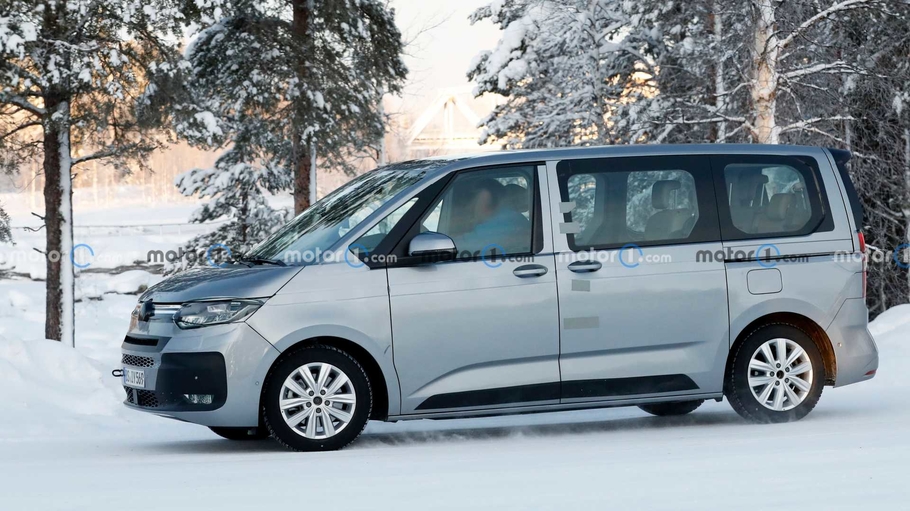 Volkswagen T7 Multivan был замечен на дорожных тестах в Швеции
