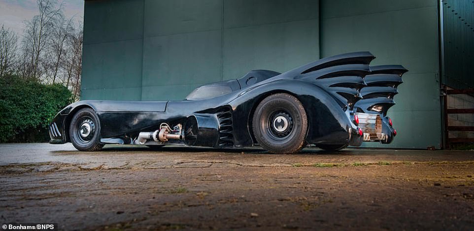 Уникальный автомобиль Бэтмена продают за 3 миллиона рублей (фото)