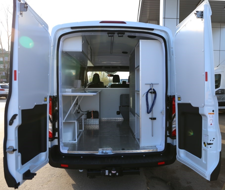 В линейке Ford Transit появилась мобильная ветеринарная лаборатория