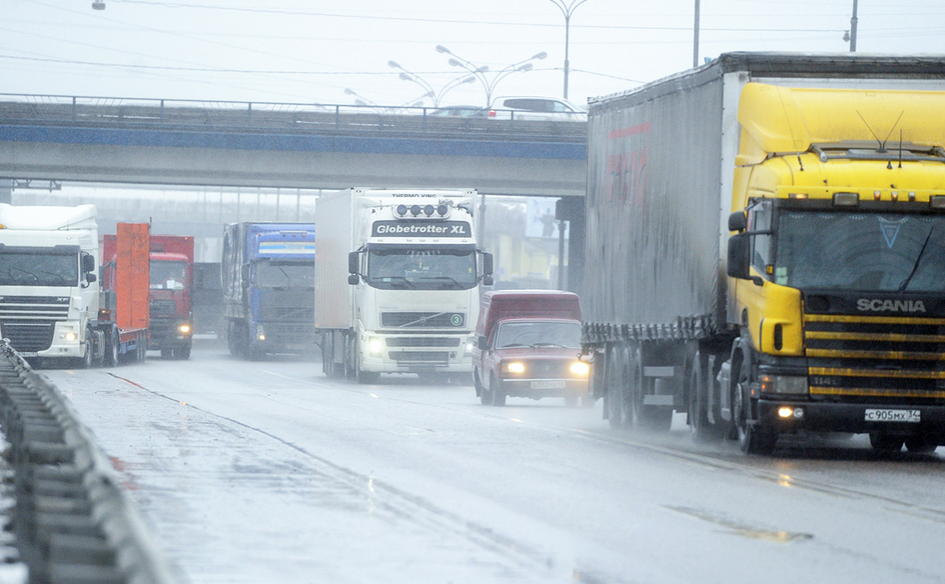 Неэкологичные грузовики в Петербург больше не пустят