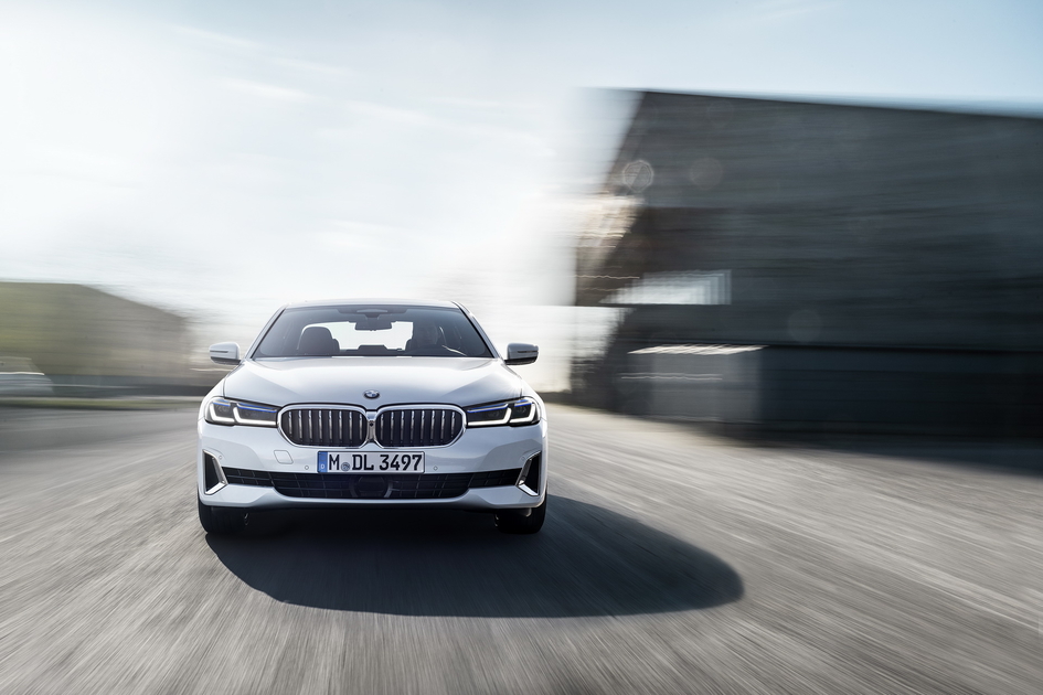 В России стартовали продажи обновленного BMW 5-Series