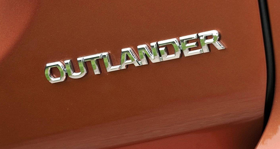 Новый Mitsubishi Outlander попался без камуфляжа