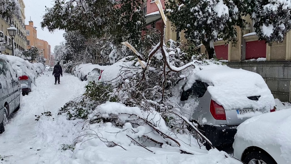 Хаос в Мадриде: снегопад застал испанских автомобилистов врасплох
