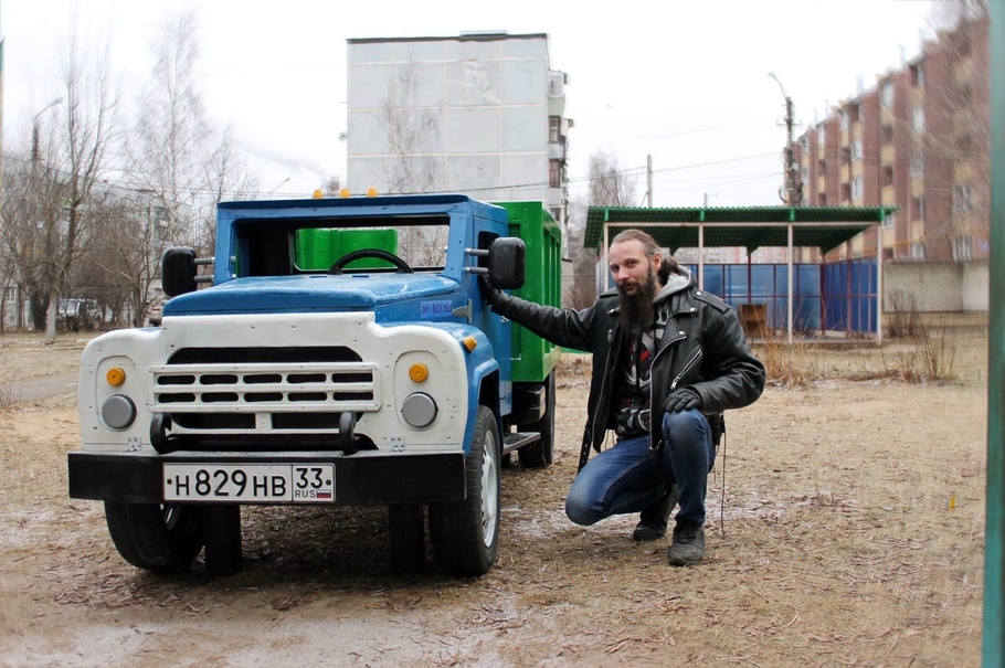 Житель Коврова изготавливает для детей деревянные машины И хорошо получается