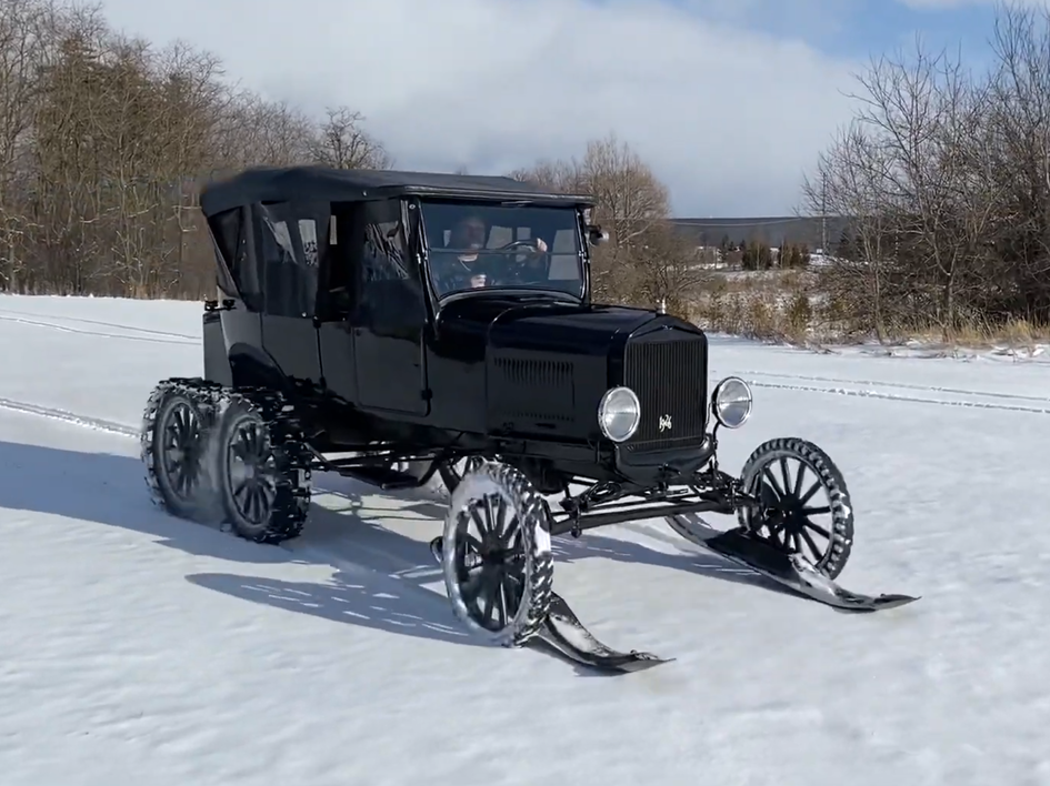 Посмотрите на один из первых снегоходов на базе Ford (видео)