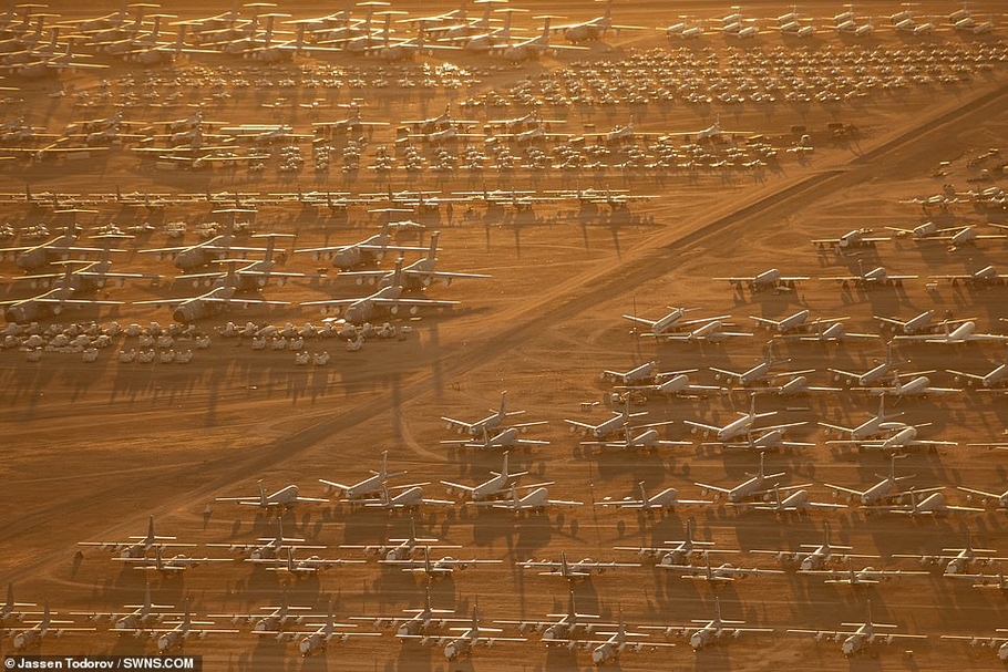 Тысячи самолетов пылятся на аэродромах из за пандемии эпичные фото