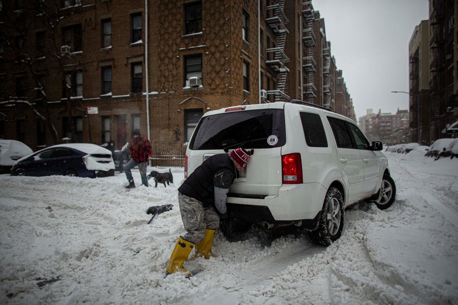Как убирают снег в Нью Йорке а вы еще жалуетесь