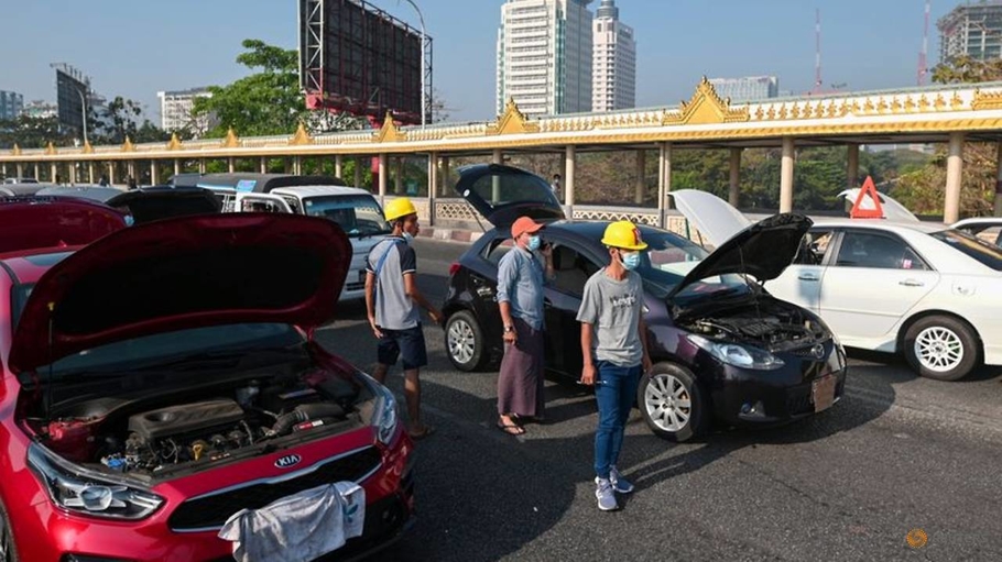Оппозиция в Мьянме придумала флешмоб сломавшихся автомобилей