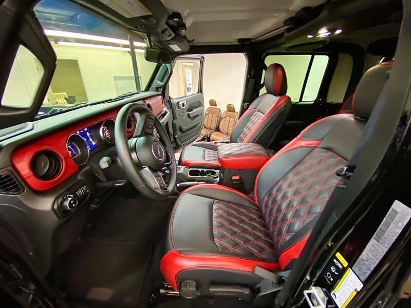Шестиколёсный внедорожник Jeep Gladiator продают за 13 млн рублей