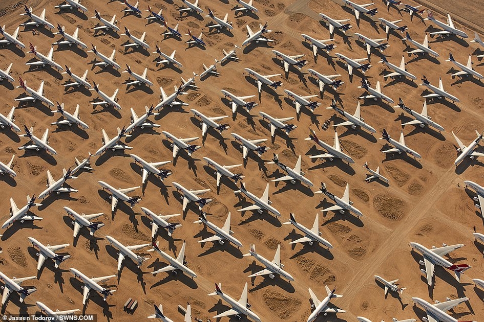 Тысячи самолетов пылятся на аэродромах из-за пандемии (эпичные фото)